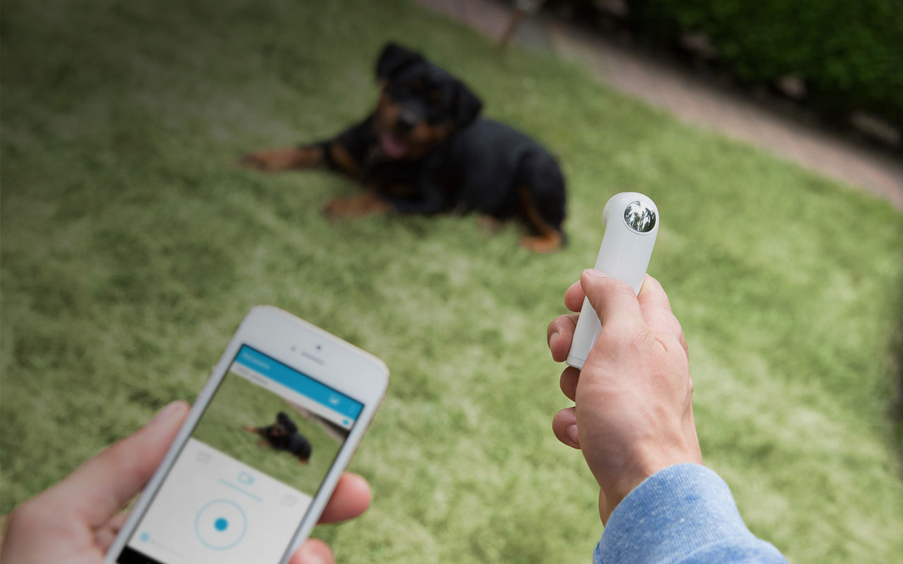 HTC RE